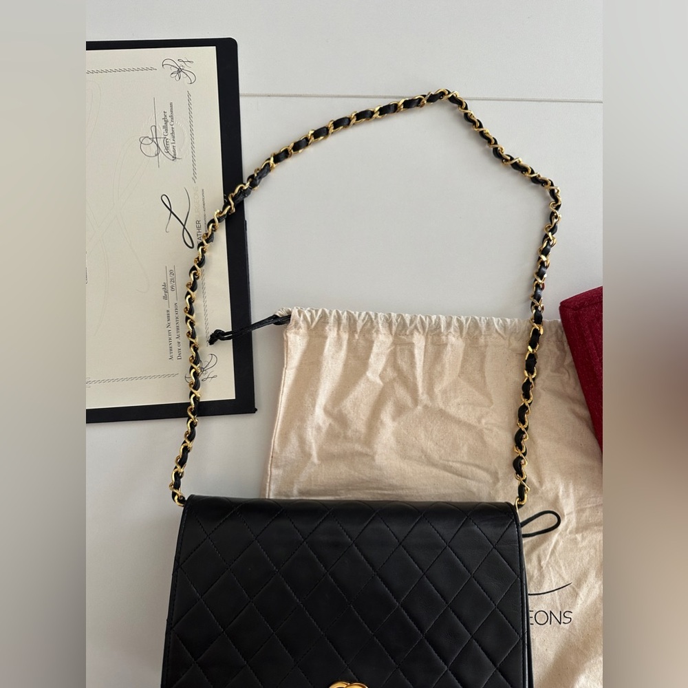*Authentic* Chanel Vintage Chain Shoulder Flap Bag - Picture 8 of 15